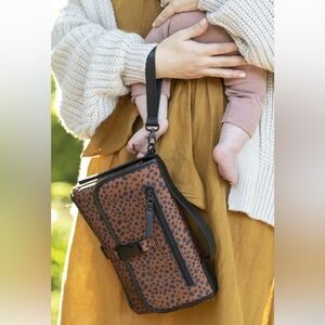 Dockatot Clutch Changer signature Elegant Leopard Print Baby